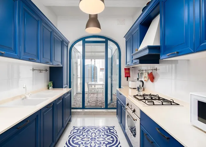Chic, Stylish Traditional Townhouse With Terrace - St. Paul\'S Bay