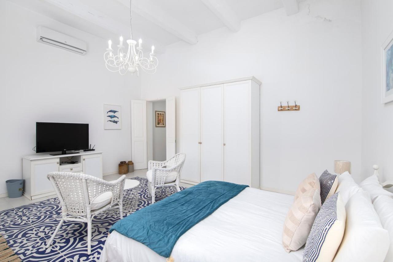 Chic, Stylish Traditional Townhouse With Terrace - Casa de Férias *